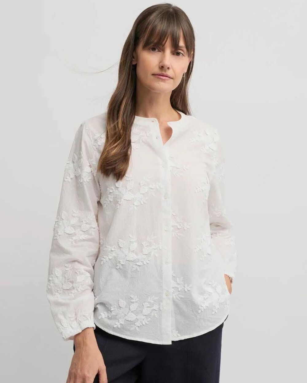 Hester & Orchard White Floral Embroidered Button Up Shirt Medium Preppy Office